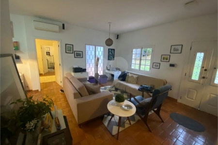 Casa de Vila à venda com 3 quartos, sendo 1 suíte,  em Cidade São Francisco, São Paulo, SP