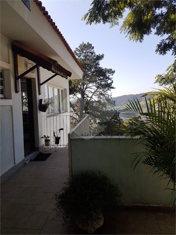 Casa à venda com 4 quartos, sendo 2 suítes, no condomínio Ibiratiba, São Paulo - SP