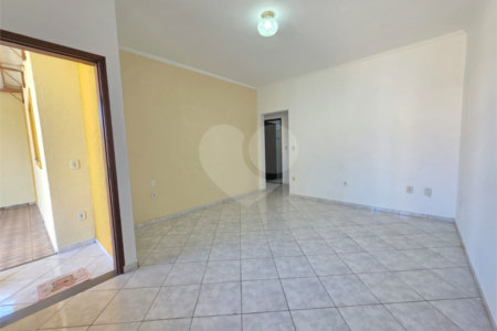 Casa à venda com 3 quartos, sendo 2 suítes, em Jardim Santo Antônio, Valinhos, SP
