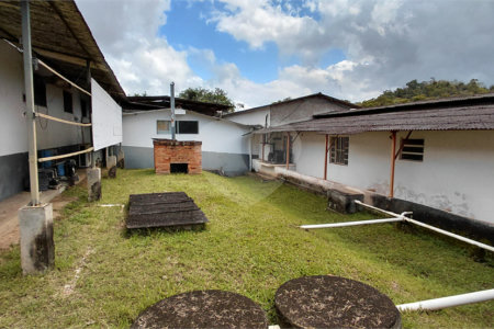 Terreno à venda com 3 suítes em Bazílio, Rio Bonito, RJ