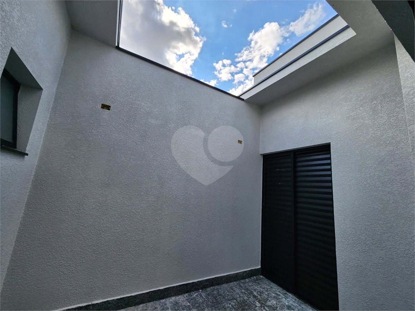 Casa à venda com 3 quartos, sendo 1 suíte, no condomínio Santinon, Sorocaba - SP