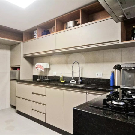 Sobrado à venda com 2 quartos, sendo 1 suíte, em Vila dos Remédios, São Paulo, SP