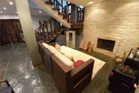 Casa à venda no Condomínio Vista Alegre Sede em Vinhedo/SP