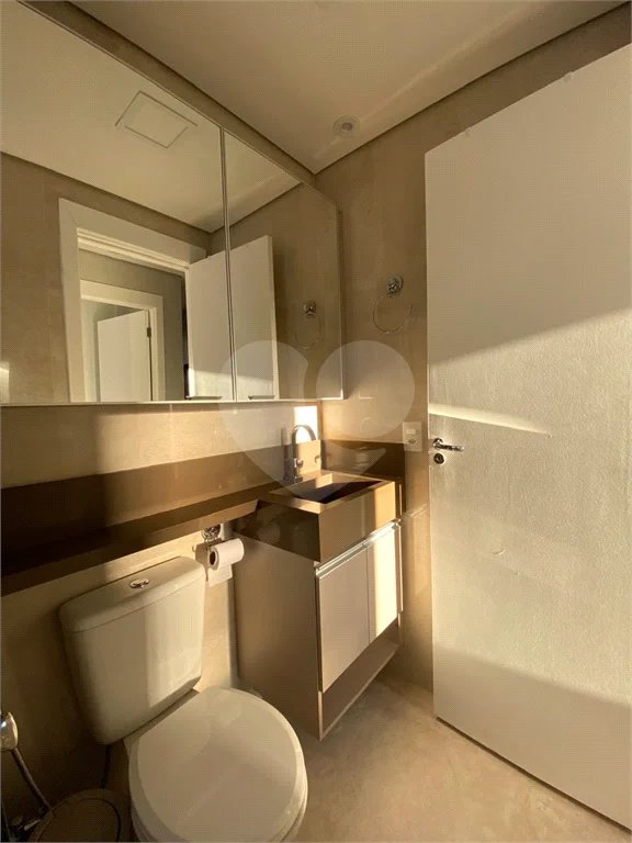 EXCELENTE APARTAMENTO Localizado no bairro do Bom Retiro próximo à Avenida Santos Dumont, com acesso