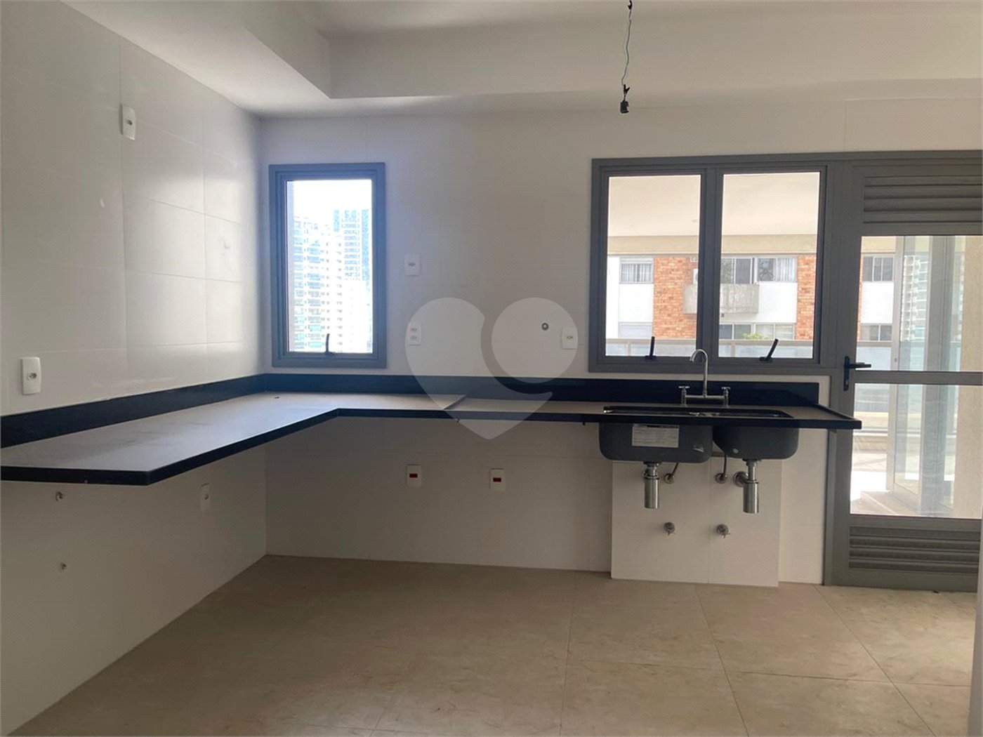 Apartamento à venda com 3 suítes em Campo Belo, São Paulo, SP