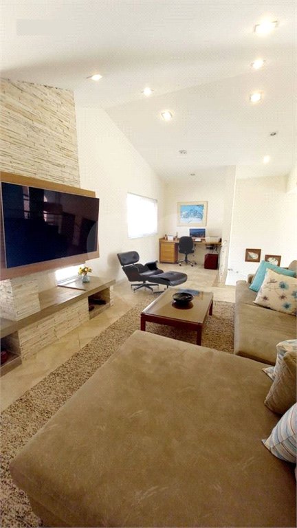 Casa à venda com 3 suítes no condomínio Residencial Parque Arco-íris, Atibaia - SP