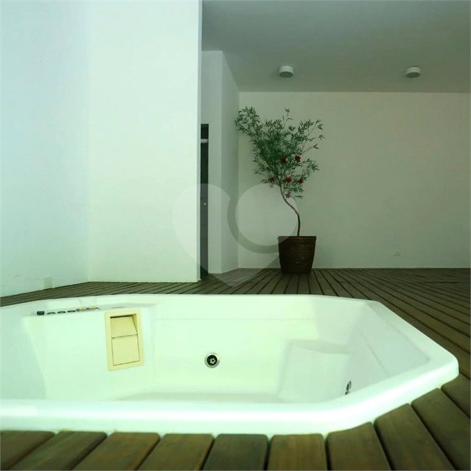 Apartamento à venda com 3 suítes em Vila Suzana, São Paulo, SP