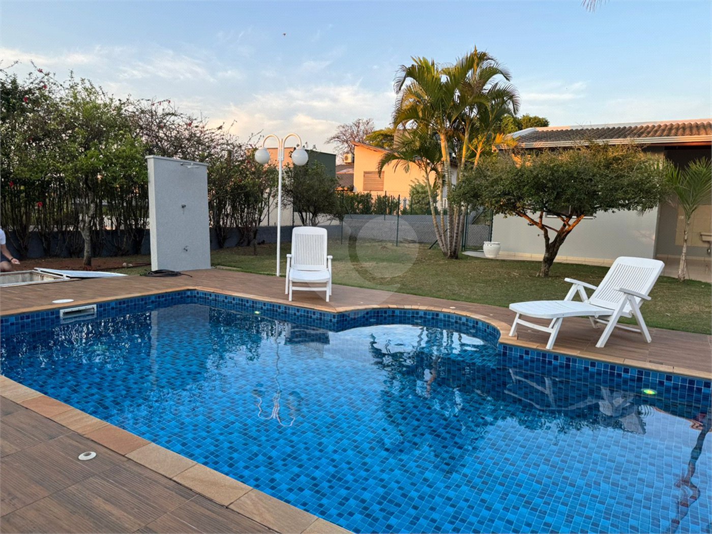 Casa à venda com 4 quartos, sendo 3 suítes, no condomínio Terras de Mont Serrat, Salto - SP