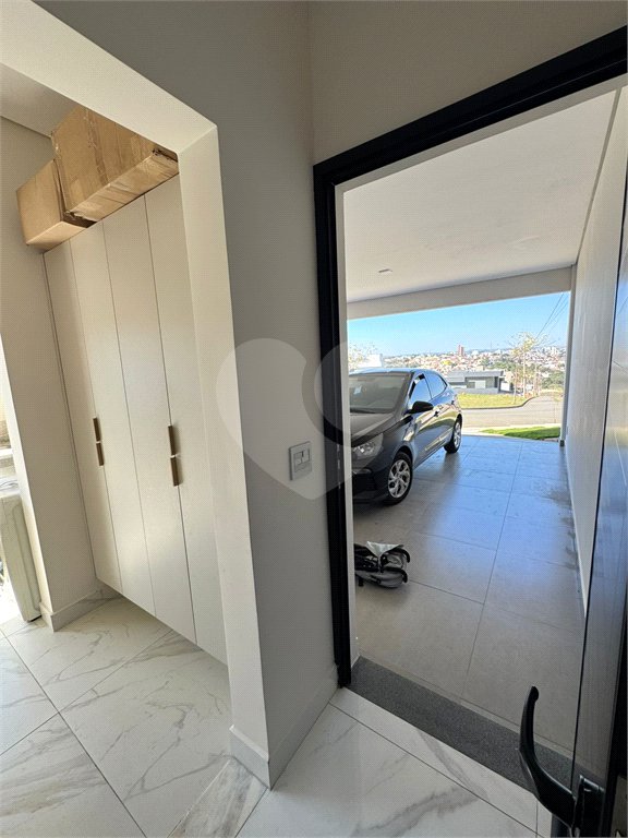 Casa à venda com 3 suítes no condomínio Reserva Central Parque, Salto - SP