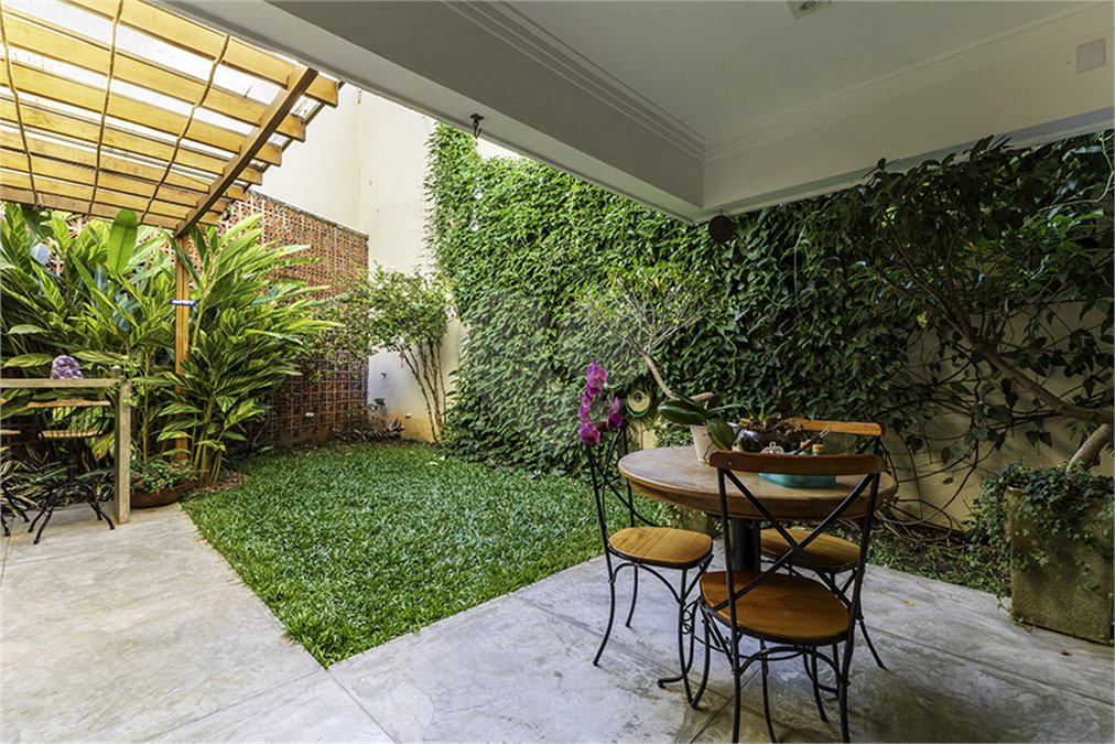 Sobrado à venda com 3 quartos, sendo 1 suíte, em Vila Ipojuca, São Paulo, SP
