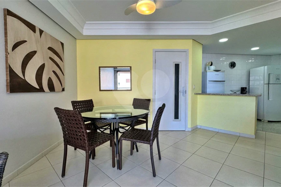 Apartamento à venda com 3 quartos, sendo 1 suíte,  em Riviera de São Lourenço, Bertioga, SP