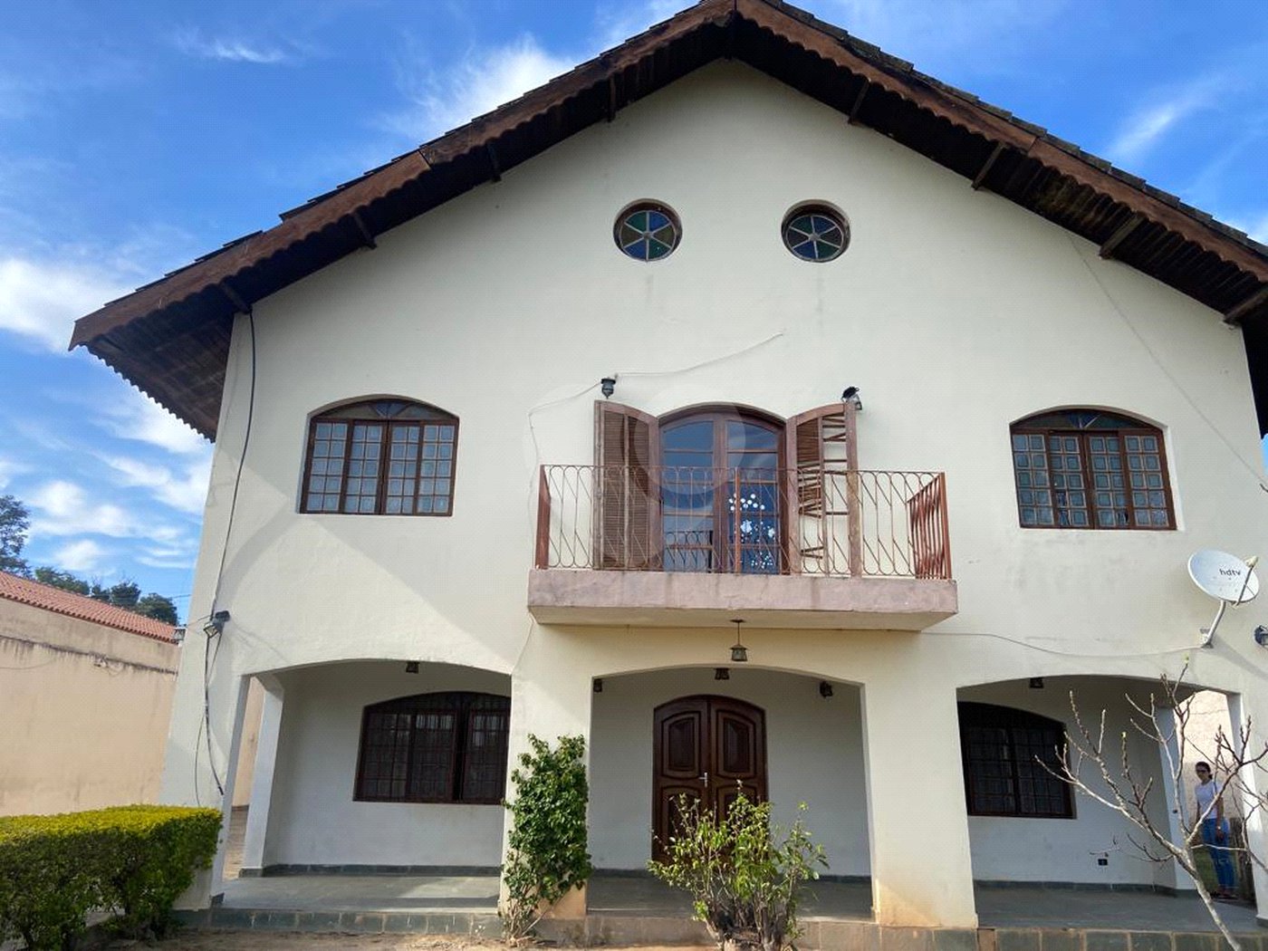 Casa à venda com 5 quartos, sendo 4 suítes, no condomínio Vilarejo Estoril, Mairiporã - SP
