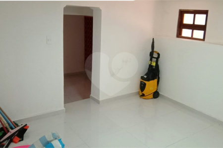 Casa à venda com 4 quartos, sendo 3 suítes,  em Cerâmica, São Caetano do Sul, SP