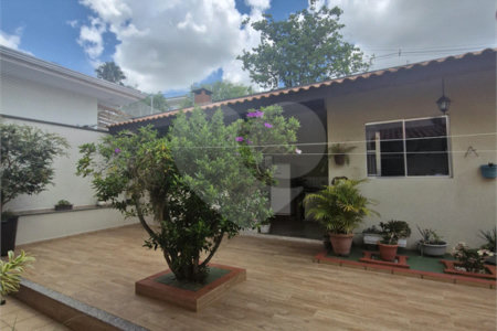 Casa à venda com 4 quartos, sendo 2 suítes, no condomínio Grape Village, Vinhedo - SP