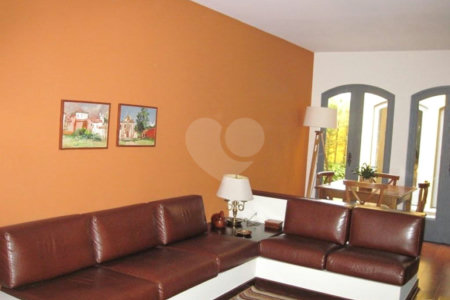 Casa à venda com 4 quartos, sendo 2 suítes,  em Jardim Leonor, São Paulo, SP