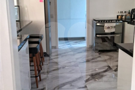 Casa à venda com 4 suítes no condomínio Vila Inglesa, Atibaia - SP