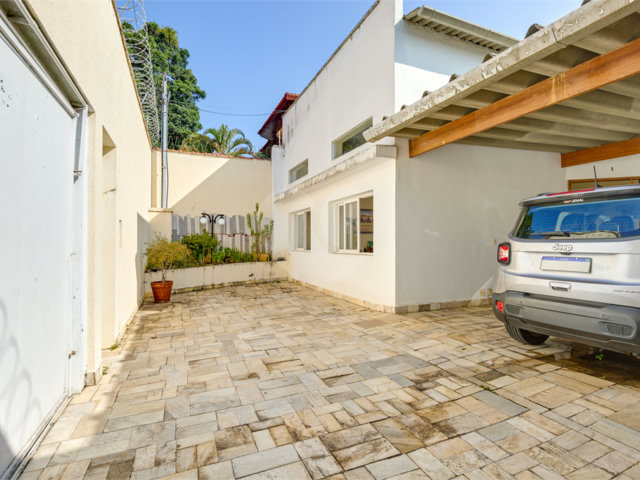 Casa à venda com 5 quartos, sendo 3 suítes,  no condomínio Triplex, São Paulo - SP
