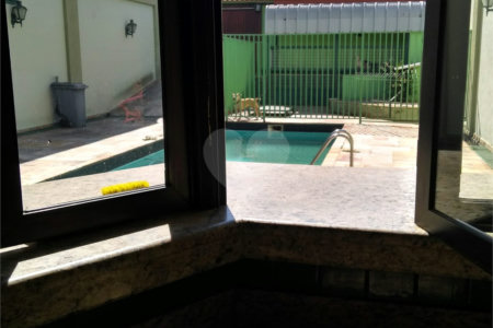 Casa à venda com 6 quartos, sendo 2 suítes,  em Jardim Leocádia, Sorocaba, SP