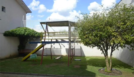 Casa à venda com 3 quartos, sendo 1 suíte,  no condomínio Villa Sorrentina, São Paulo - SP