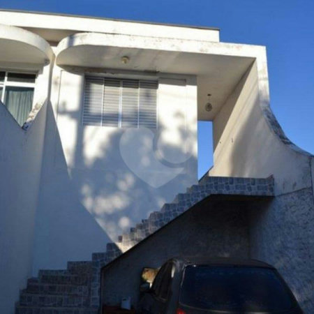 Sobrado à venda com 2 quartos em Vila Nivi, São Paulo, SP