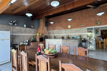 Casa à venda com 4 quartos, sendo 3 suítes, no condomínio Terras de Mont Serrat, Salto - SP