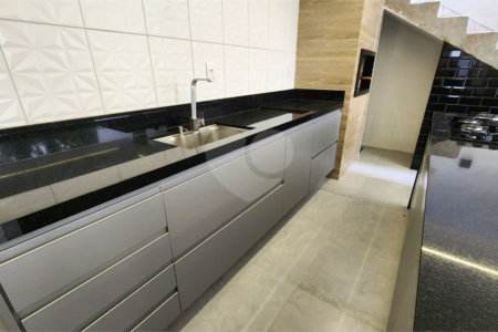 Casa à venda com 3 suítes no condomínio Via Castelli, Louveira - SP
