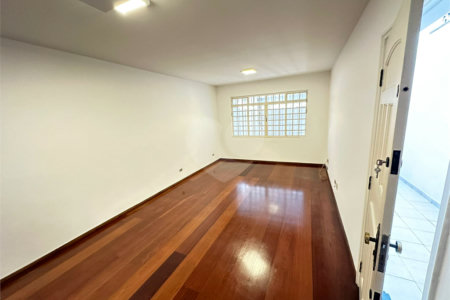 Casa à venda com 3 quartos, sendo 1 suíte, em Jardim Trussardi, São Paulo, SP