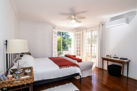 Casa à venda com 5 quartos, sendo 4 suítes, no condomínio Bounganville, São Paulo - SP