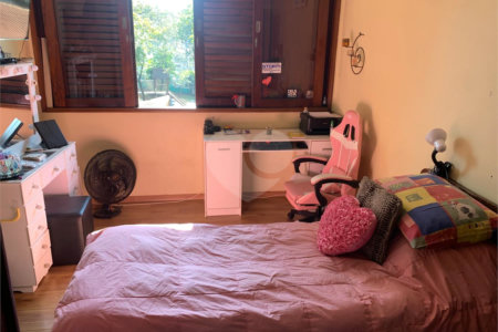Casa à venda com 4 quartos, sendo 2 suítes, em Vila São Francisco, São Paulo, SP