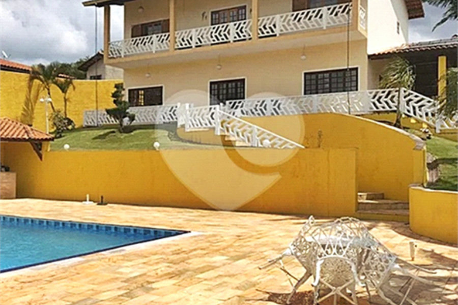 Casa à venda com 4 quartos, sendo 3 suítes, em Luiz Fagundes, Mairiporã, SP