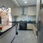 Casa à venda com 4 quartos, sendo 2 suítes,  no condomínio Figueira Garden, Atibaia - SP