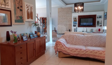 Casa à venda com 4 quartos, sendo 2 suítes,  no condomínio Fazendinha Chácara Vale do Rio Cotia, Carapicuíba - SP