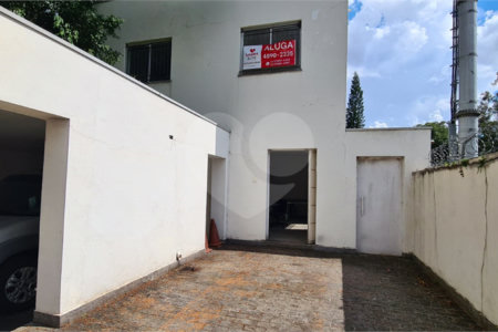 Sobrado à venda com 8 quartos em Vila Tramontano, São Paulo, SP