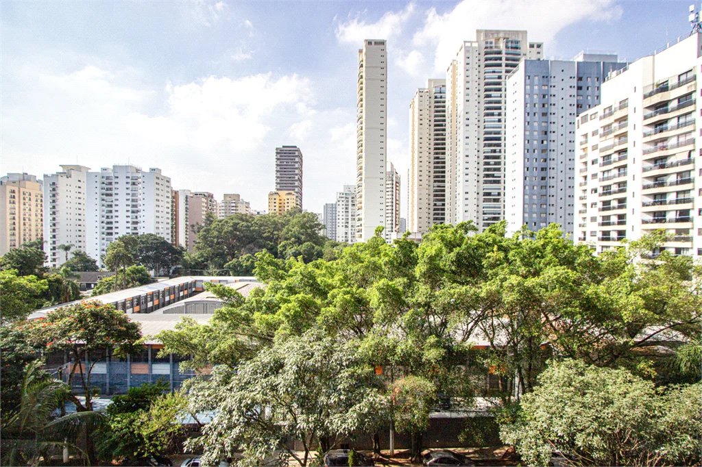 Apartamento à venda com 4 quartos, sendo 3 suítes,  em Cidade Monções, São Paulo, SP