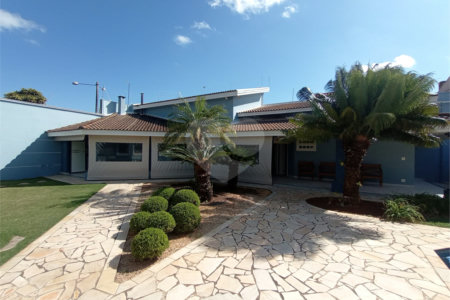 Casa à venda com 3 suítes em Vila Nastri, Itapetininga, SP