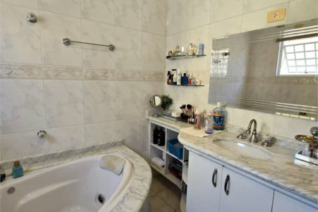 Sobrado à venda com 4 quartos, sendo 1 suíte,  em Vila Jaguara, São Paulo, SP