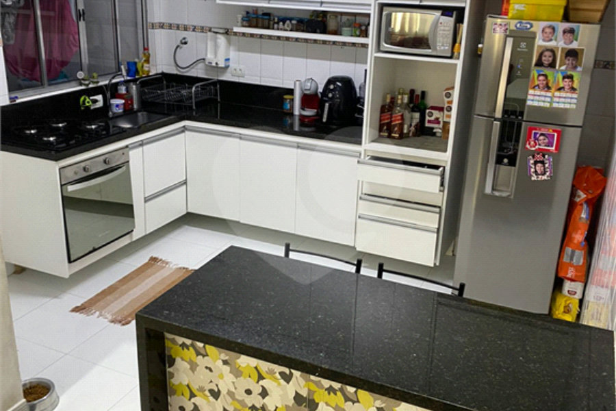 Casa à venda com 3 quartos, sendo 2 suítes, no condomínio Ibarra, São Paulo - SP