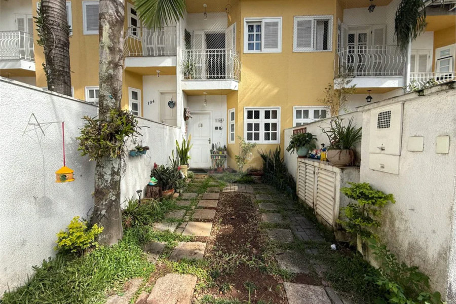 Casa à venda com 2 suítes no condomínio Village Palmas, São Paulo - SP