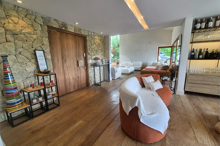 Casa em Condomínio de Alto Padrão no Suíça da Cantareira.