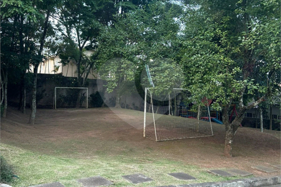 Casa à venda com 4 quartos, sendo 1 suíte,  no condomínio Jardim das Acácias, Cotia - SP