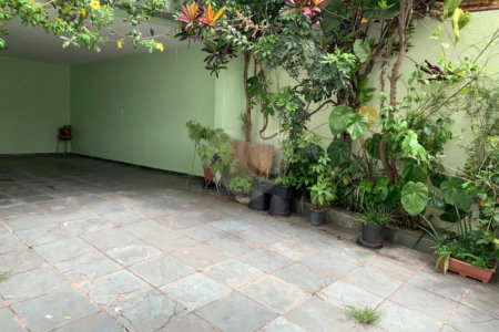 Casa à venda com 3 quartos, sendo 1 suíte,  em Bosque da Saúde, São Paulo, SP
