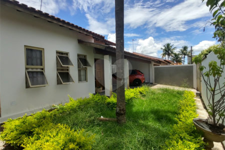 Casa à venda com 3 quartos, sendo 1 suíte, em Parque Laranjeiras, Araraquara, SP