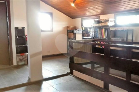 Sobrado à venda com 4 quartos, sendo 2 suítes, em Vila Nivi, São Paulo, SP