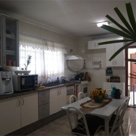 Sobrado à venda com 3 suítes em Vila Nivi, São Paulo, SP