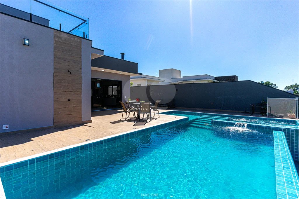 Casa à venda com 4 suítes no condomínio Residencial dos Lagos, Itupeva - SP