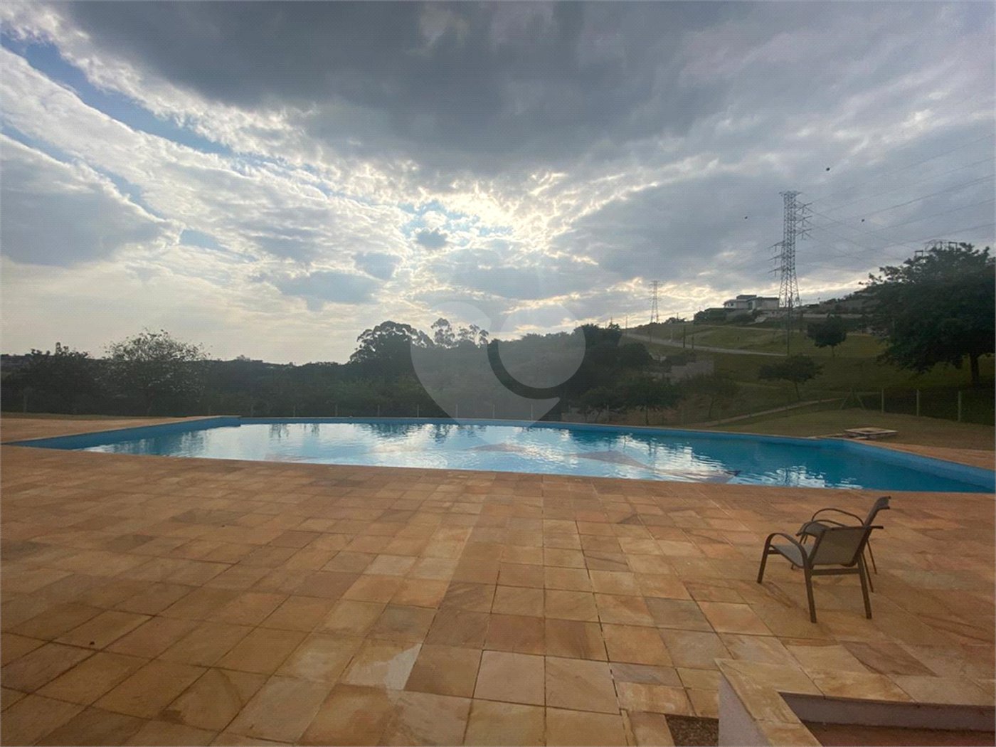 Casa à venda com 3 suítes no condomínio Vale da Santa Fé, Vinhedo - SP
