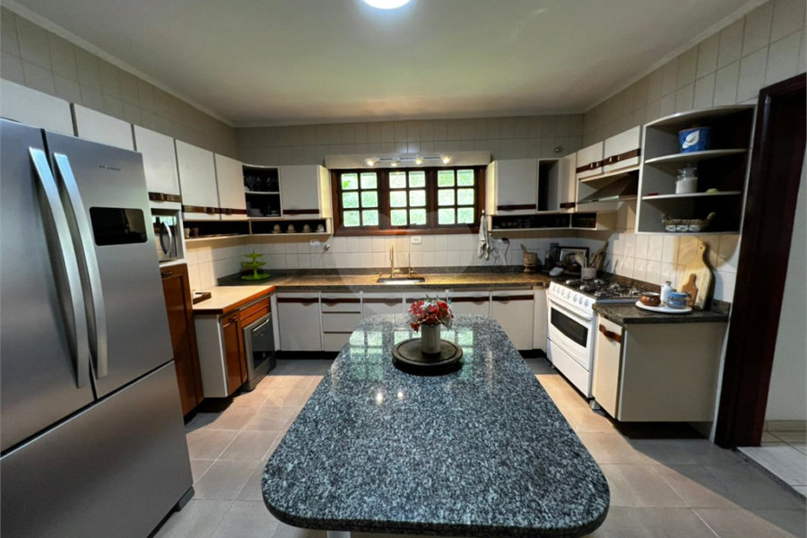 Casa à venda com 4 suítes no condomínio Alpes da Cantareira, Mairiporã - SP
