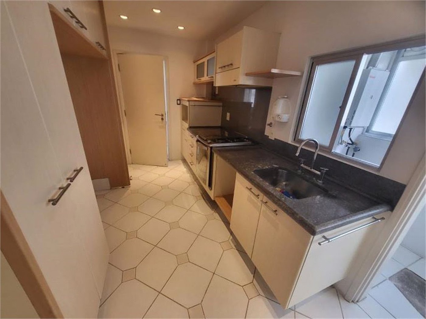 Apartamento Residencial à venda, Gonzaga, Santos - AP1414.