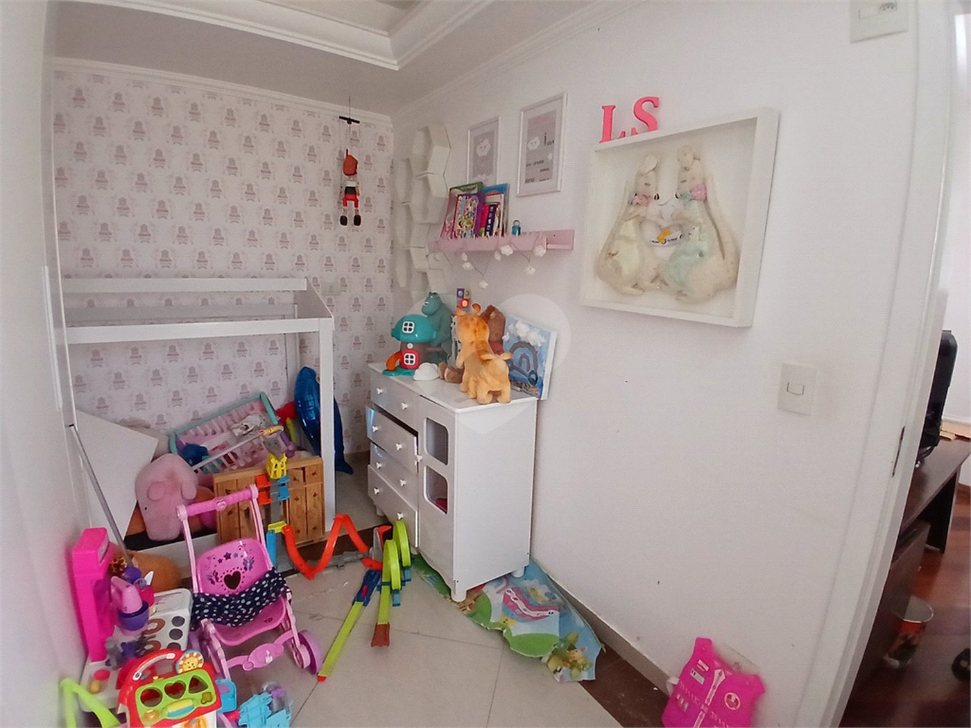 Sobrado à venda com 8 quartos, sendo 2 suítes, em Tremembé, São Paulo, SP
