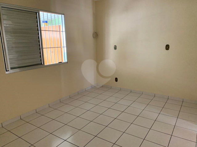 Sobrado à venda com 4 quartos em Parque Edu Chaves, São Paulo, SP